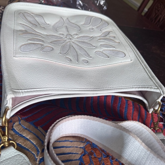 NWT Style & Co. White Crossbody Bag with Cutout Design - Picture 4 of 10